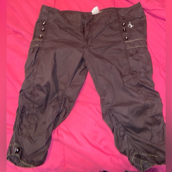 😯🤎Women’s Brown Baby Phat Capris🤎😽 - Picture 2 of 6
